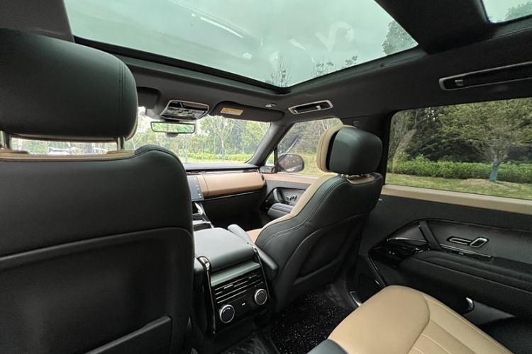 Used Land Rover Range Sport 2024 400PS Dynamic HSE Interior 7