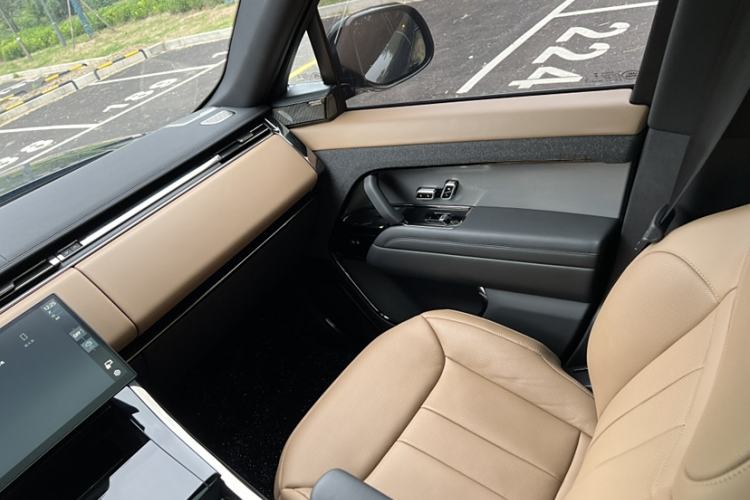Used Land Rover Range Sport 2024 400PS Dynamic HSE Interior 9
