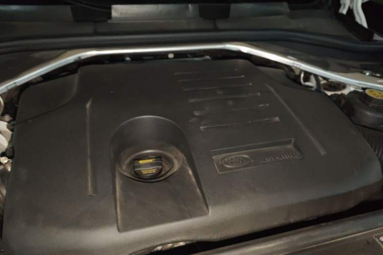 Used Land Rover Range Sport 2024 400PS Dynamic SE Engine Bay