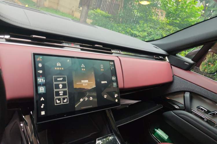 Used Land Rover Range Sport 2024 400PS Dynamic SE Audio And AC Panel
