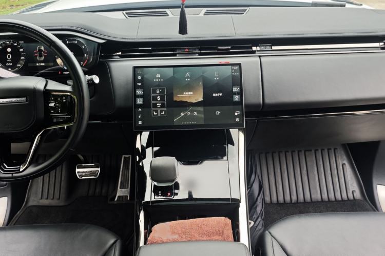 Used Land Rover Range Sport 2024 400PS Dynamic SE Audio And AC Panel