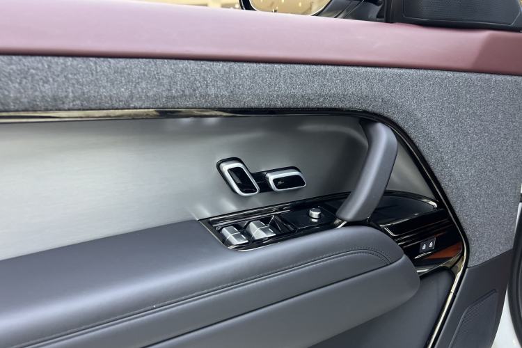Used Land Rover Range Sport 2024 400PS Dynamic SE Engine Bay
