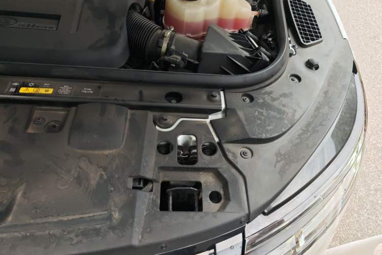 Used Land Rover Range Sport 2024 400PS Dynamic SE Engine Bay Left
