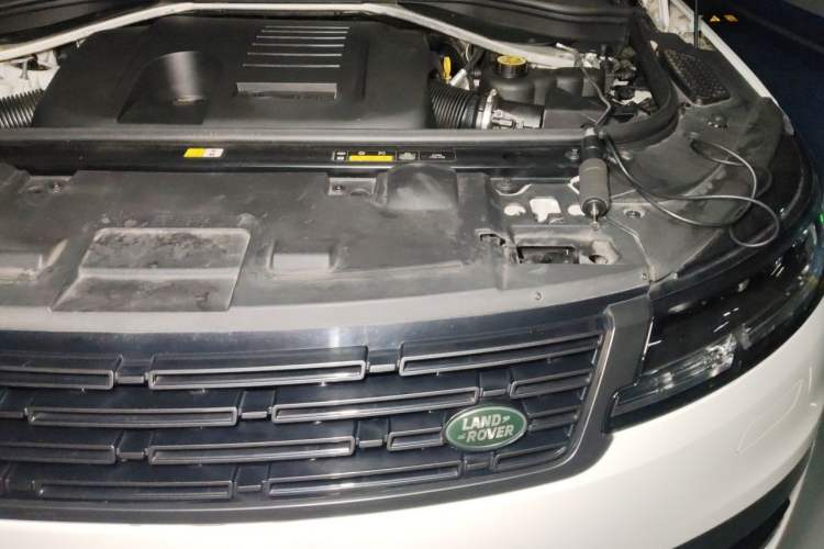 Used Land Rover Range Sport 2024 400PS Dynamic SE Engine Bay Left