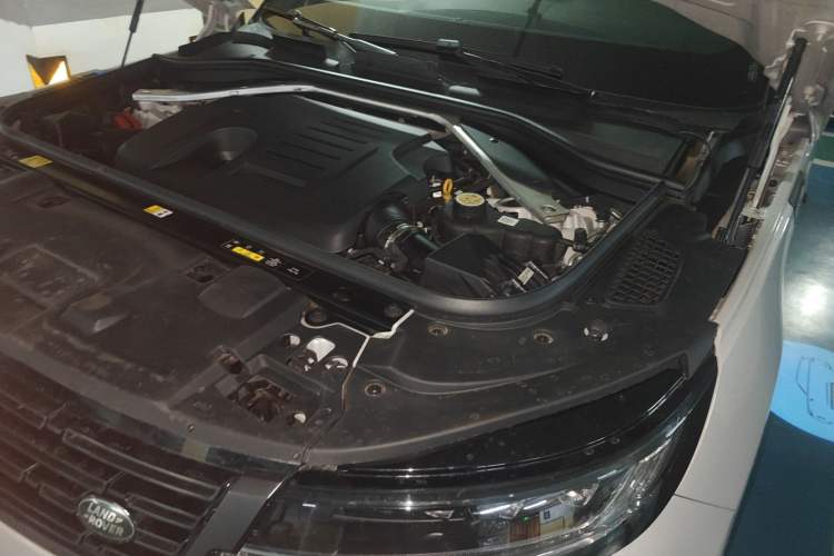 Used Land Rover Range Sport 2024 400PS Dynamic SE Engine Bay Left
