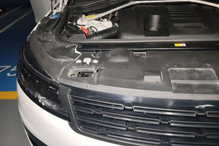 Used Land Rover Range Sport 2024 400PS Dynamic SE Engine Bay Right