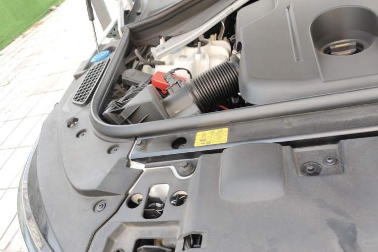 Used Land Rover Range Sport 2024 400PS Dynamic SE Engine Bay Right