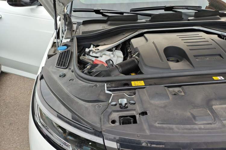 Used Land Rover Range Sport 2024 400PS Dynamic HSE Engine Bay Right
