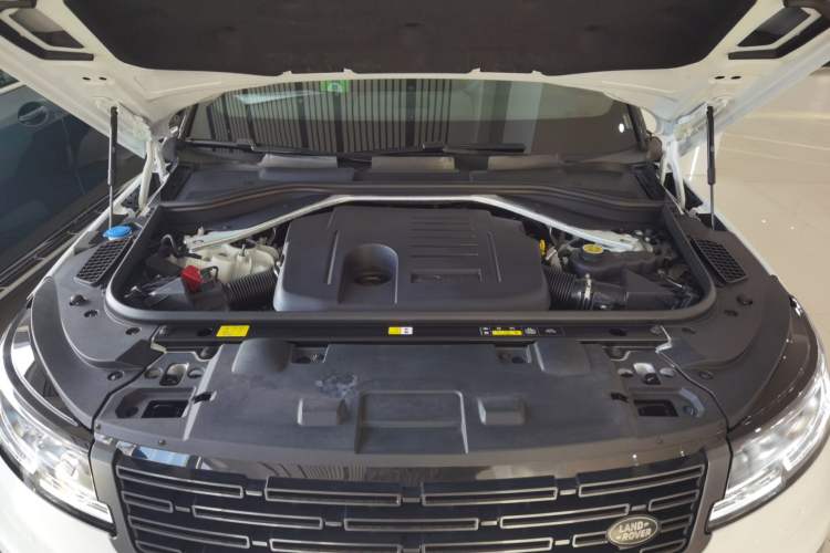 Used Land Rover Range Sport 2024 400PS Dynamic SE Engine Bay