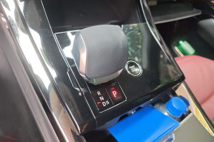 Used Land Rover Range Sport 2024 400PS Dynamic SE Gear Lever