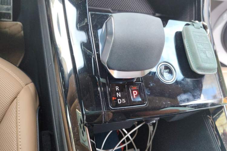 Used Land Rover Range Sport 2024 400PS Dynamic SE Gear Lever