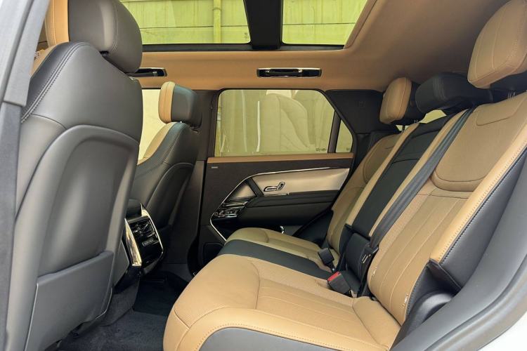Used Land Rover Range Sport 2024 400PS Dynamic SE Interior 10