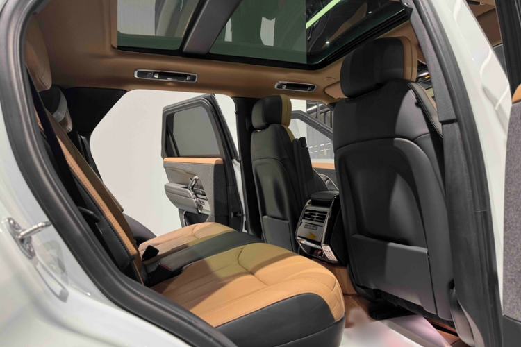 Used Land Rover Range Sport 2024 400PS Dynamic SE Interior 10