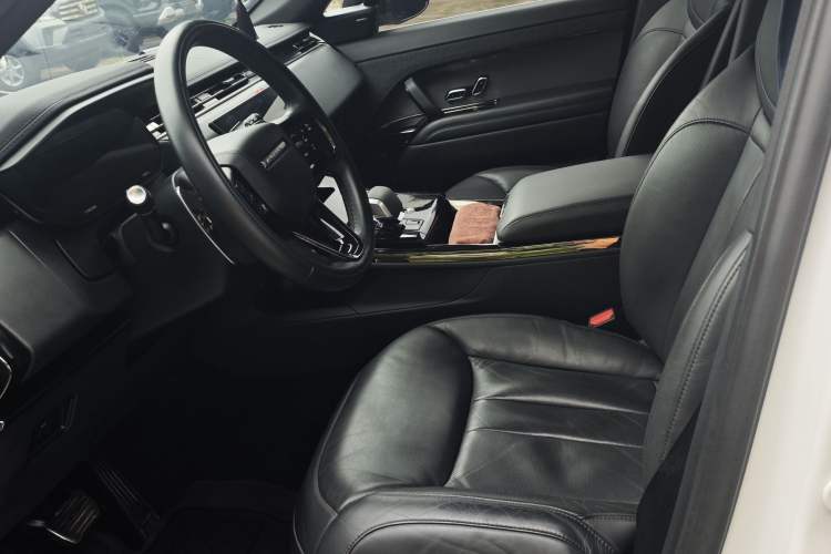 Used Land Rover Range Sport 2024 400PS Dynamic SE Interior 2