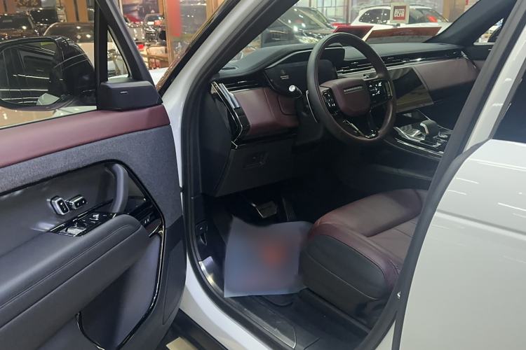 Used Land Rover Range Sport 2024 400PS Dynamic SE Interior 2