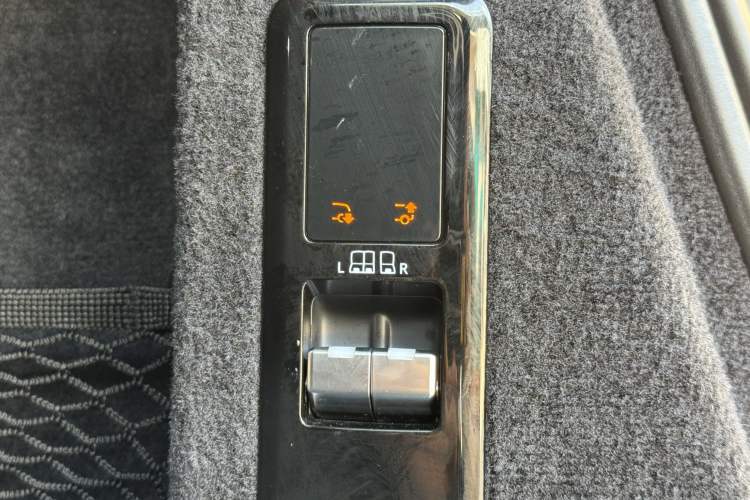 Used Land Rover Range Sport 2024 400PS Dynamic SE Interior 2