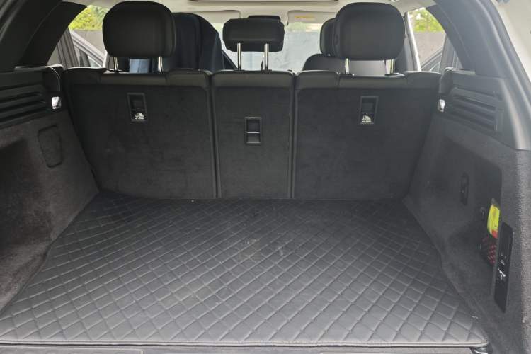 Used Land Rover Range Sport 2024 400PS Dynamic SE Interior 4