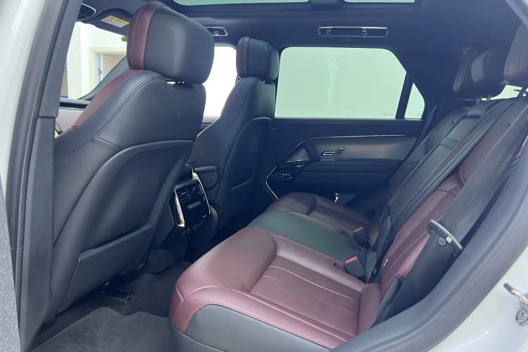 Used Land Rover Range Sport 2024 400PS Dynamic SE Interior 7