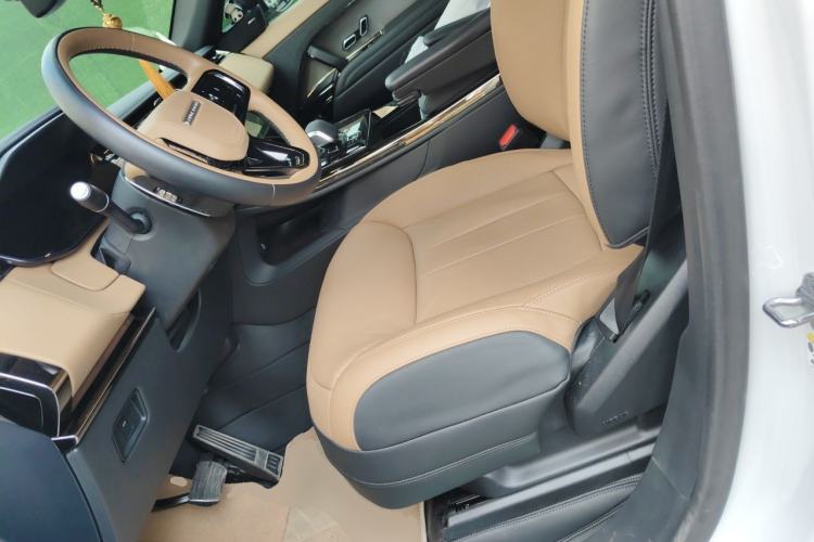 Used Land Rover Range Sport 2024 400PS Dynamic SE Left Front Seat