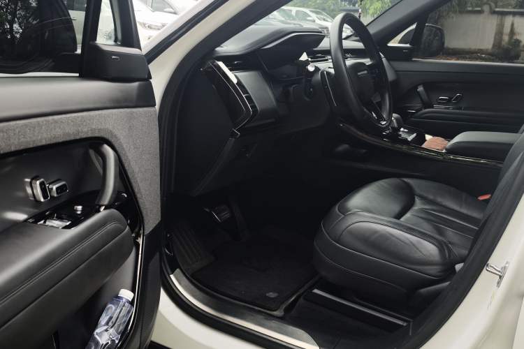 Used Land Rover Range Sport 2024 400PS Dynamic SE Left Front Seat