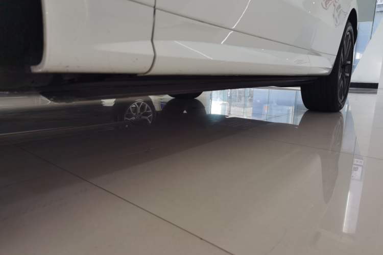 Used Land Rover Range Sport 2024 400PS Dynamic SE Left Side Sill