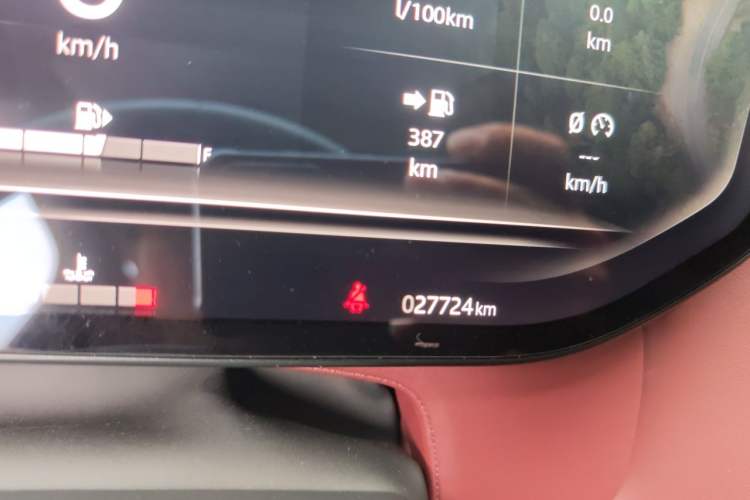 Used Land Rover Range Sport 2024 400PS Dynamic SE Odometer Close Up