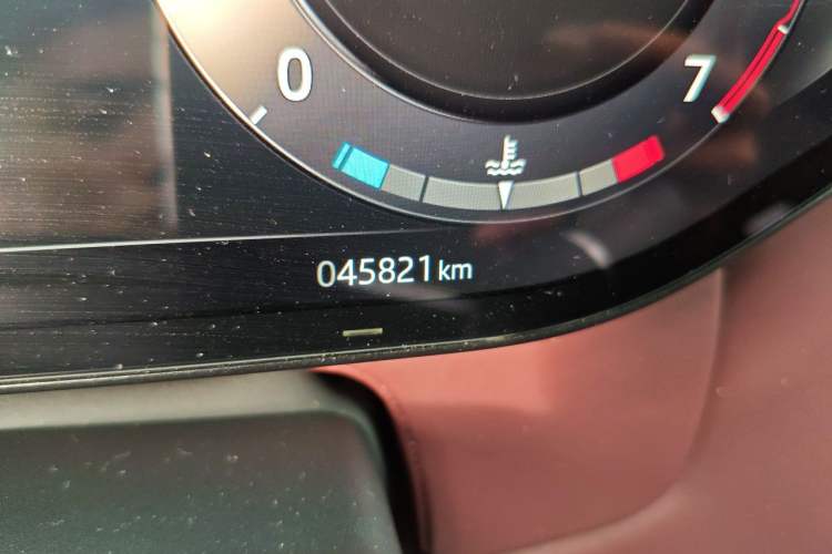 Used Land Rover Range Sport 2024 400PS Dynamic HSE Odometer Close Up