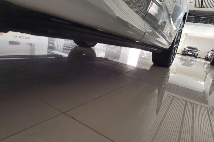 Used Land Rover Range Sport 2024 400PS Dynamic SE Right Side Sill
