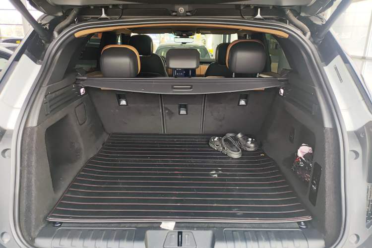 Used Land Rover Range Sport 2024 400PS Dynamic SE Trunk