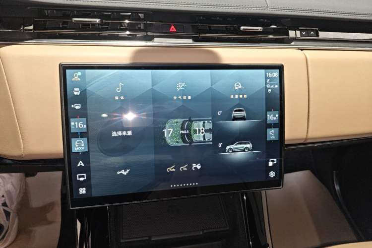 Used Land Rover Range Sport 2025 400 PS Dynamic SE Audio And AC Panel