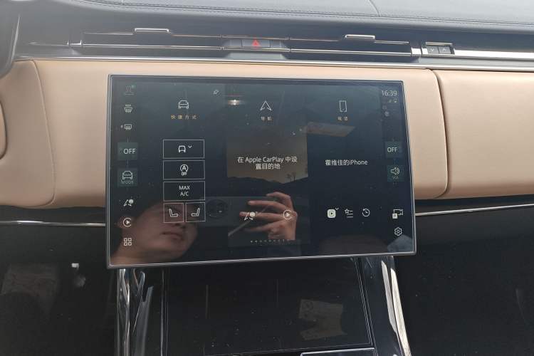 Used Land Rover Range Sport 2025 400 PS Dynamic SE Audio And AC Panel