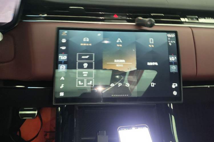 Used Land Rover Range Sport 2025 400 PS Dynamic SE Audio And AC Panel