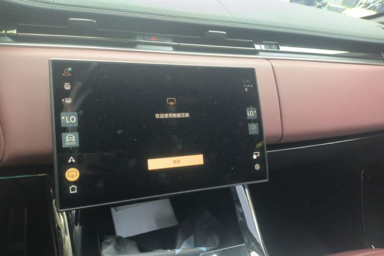 Used Land Rover Range Sport 2025 400PS Dynamic HSE Audio And AC Panel