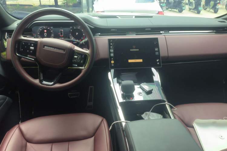 Used Land Rover Range Sport 2025 400PS Dynamic HSE Center Console