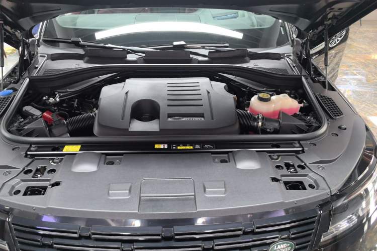 Used Land Rover Range Sport 2025 400 PS Flagship Version Engine Bay