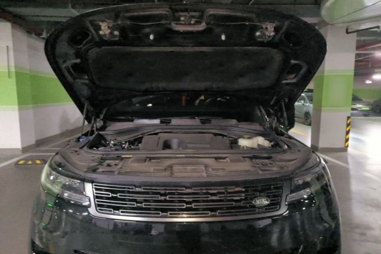 Used Land Rover Range Sport 2025 400 PS Dynamic SE Engine Bay