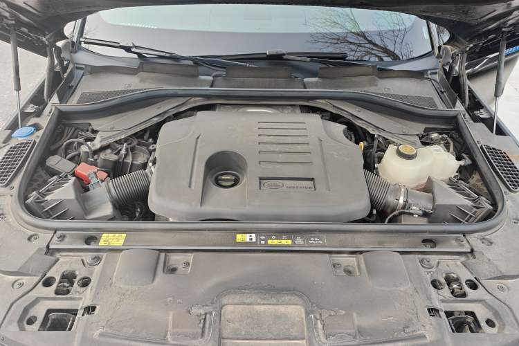 Used Land Rover Range Sport 2025 400 PS Dynamic SE Engine Bay
