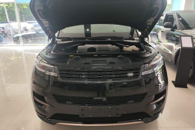 Used Land Rover Range Sport 2025 400 PS Dynamic SE Engine Bay