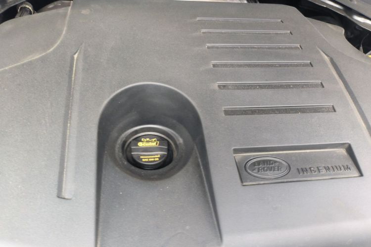 Used Land Rover Range Sport 2025 400PS Dynamic HSE Engine Bay