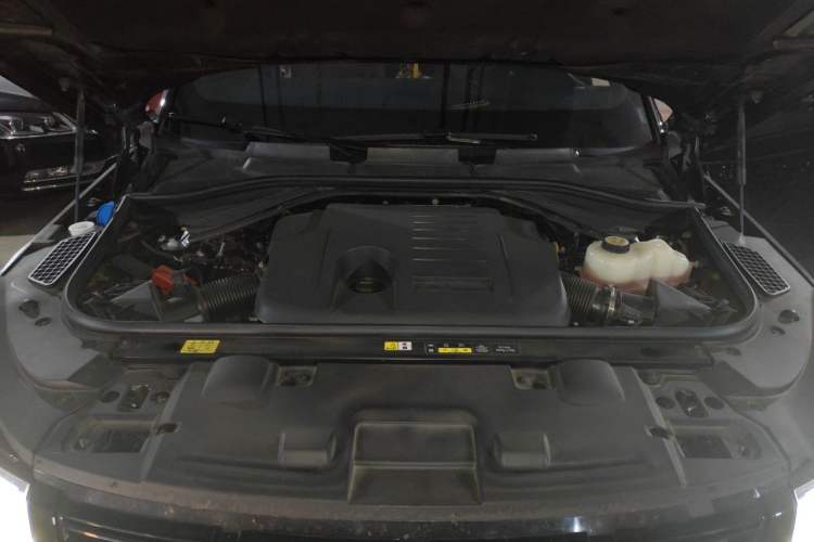 Used Land Rover Range Sport 2025 400PS Stealth Edition Engine Bay