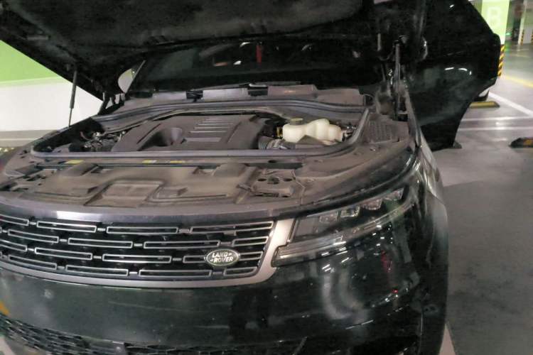 Used Land Rover Range Sport 2025 400 PS Dynamic SE Engine Bay Left