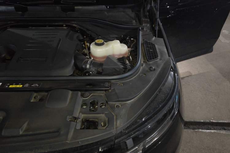 Used Land Rover Range Sport 2025 400PS Stealth Edition Engine Bay Left
