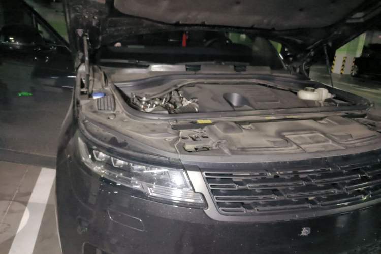 Used Land Rover Range Sport 2025 400 PS Dynamic SE Engine Bay Right