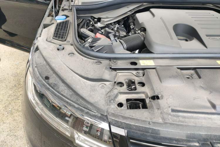 Used Land Rover Range Sport 2025 400PS Stealth Edition Engine Bay Right