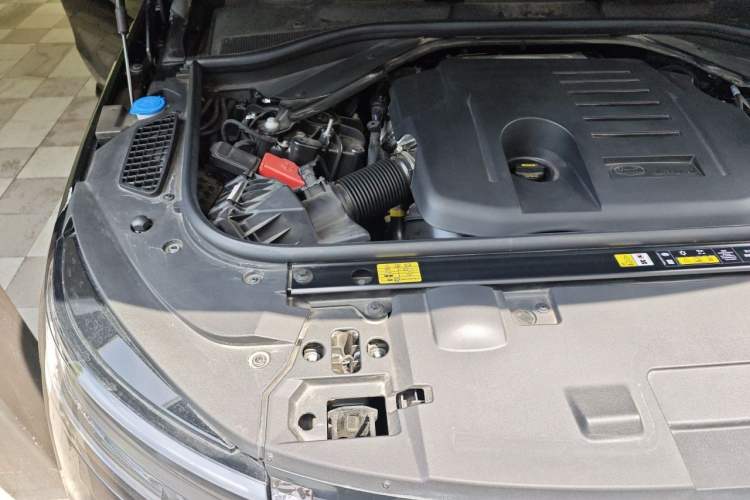 Used Land Rover Range Sport 2025 400 PS Dynamic SE Engine Bay Right