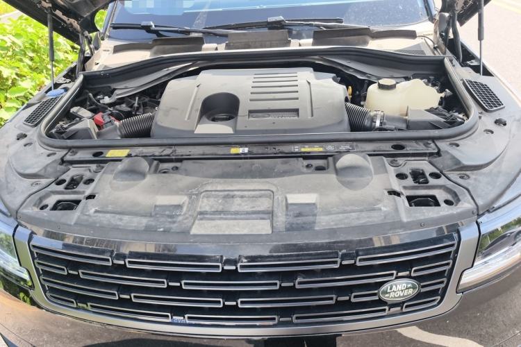 Used Land Rover Range Sport 2025 400 PS Dynamic SE Engine Bay