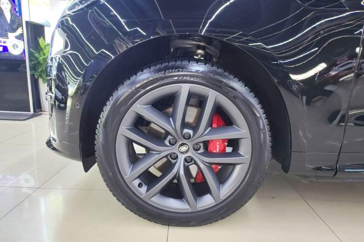 Used Land Rover Range Sport 2025 400 PS Dynamic SE Exterior 4