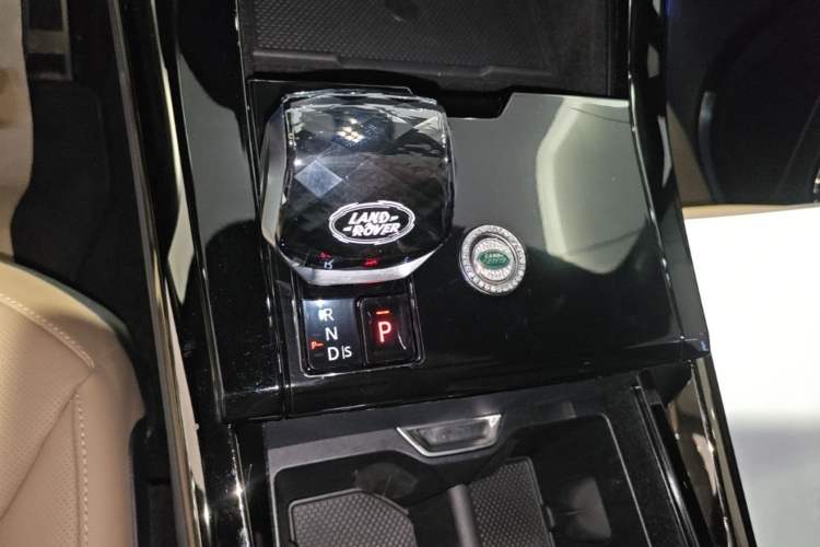 Used Land Rover Range Sport 2025 400 PS Dynamic SE Gear Lever