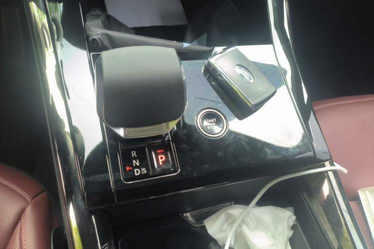 Used Land Rover Range Sport 2025 400PS Dynamic HSE Gear Lever