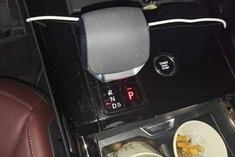 Used Land Rover Range Sport 2025 400PS Stealth Edition Gear Lever
